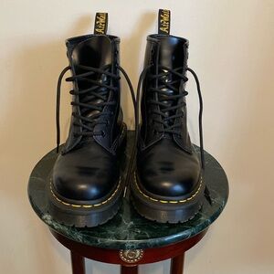 Doc Martens Air Wair Leather Hi-Top Black Boots. Sz US L-7 & US M-6.